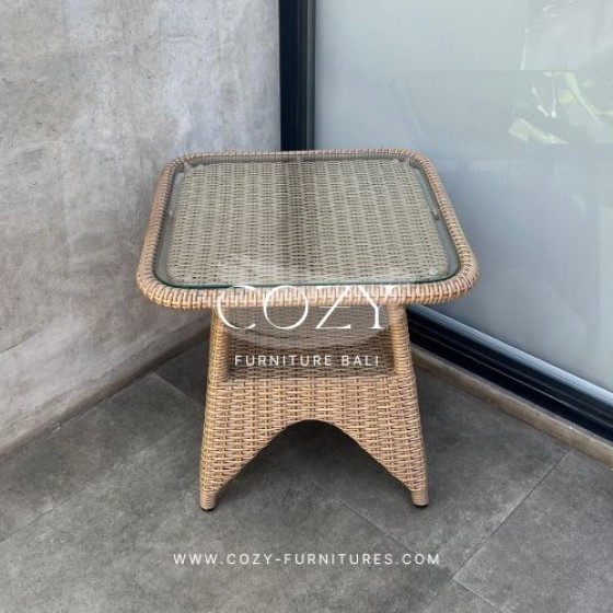 TABLE 50X50X50 HONEY WICKER